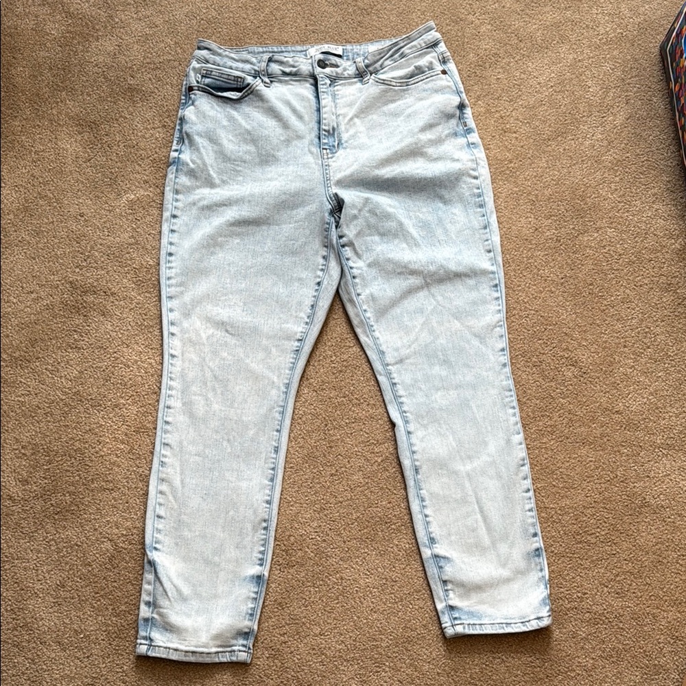 Judy Blue Light Wash Ankle Jeans